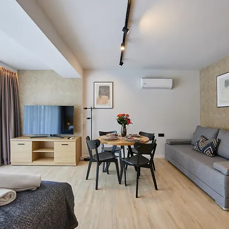 Everest Apartment *